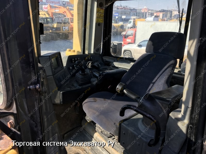Caterpillar D8T [9]