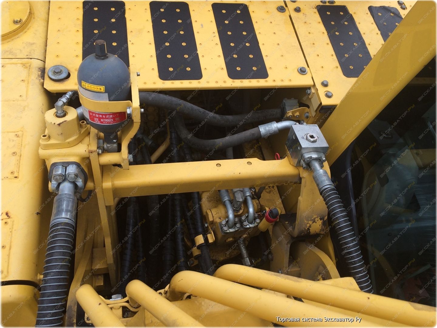 Komatsu PC220-8 [13]