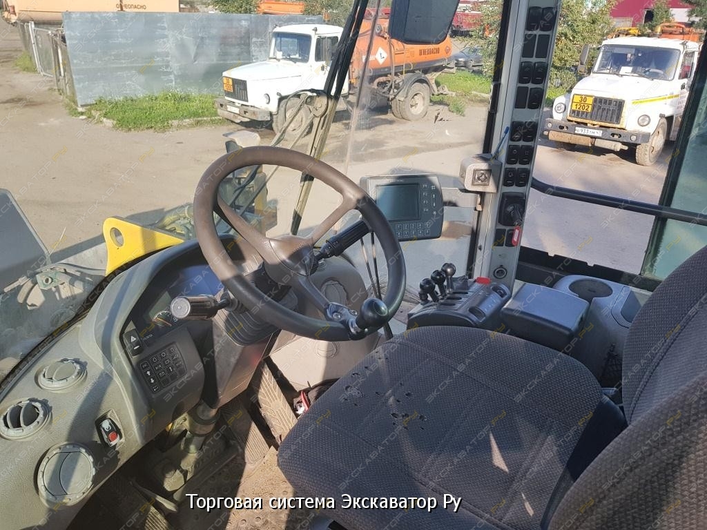 Volvo L120F [11]
