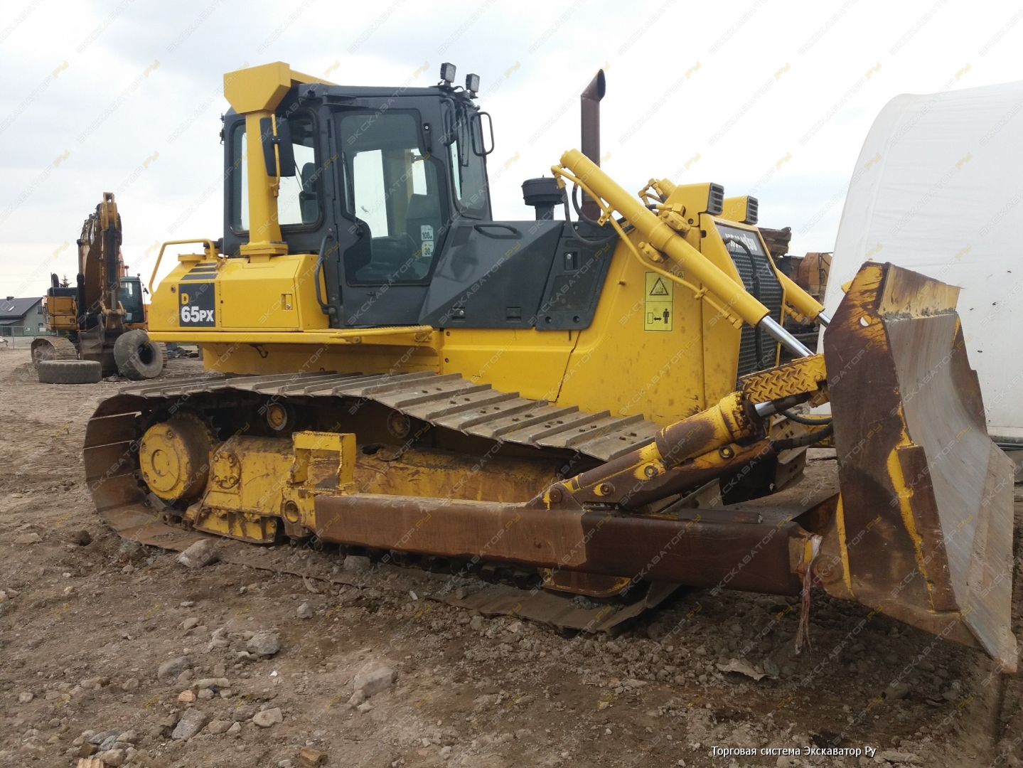 Komatsu D65E-12 [6]