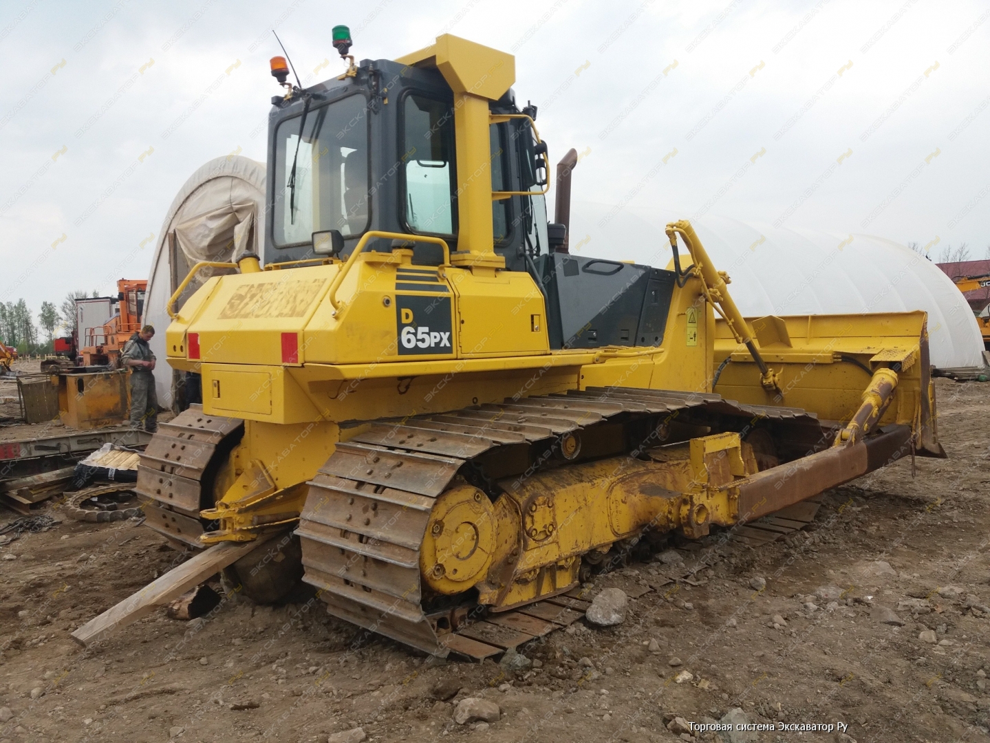 Komatsu D65E-12 [8]