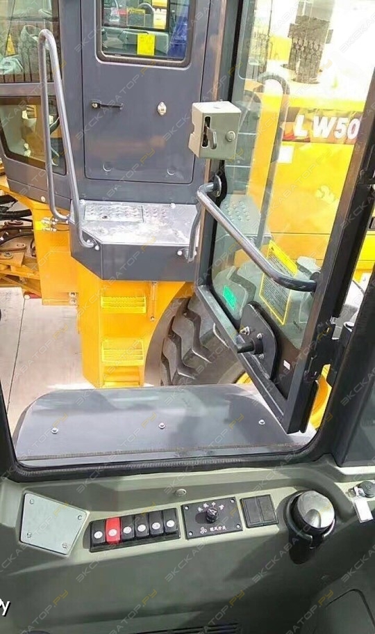 XCMG ZL30FV [7]