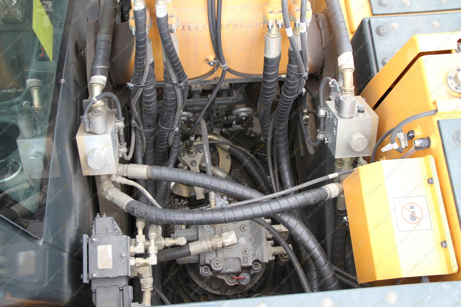 Hyundai ROBEX 220 LC-5 [7]