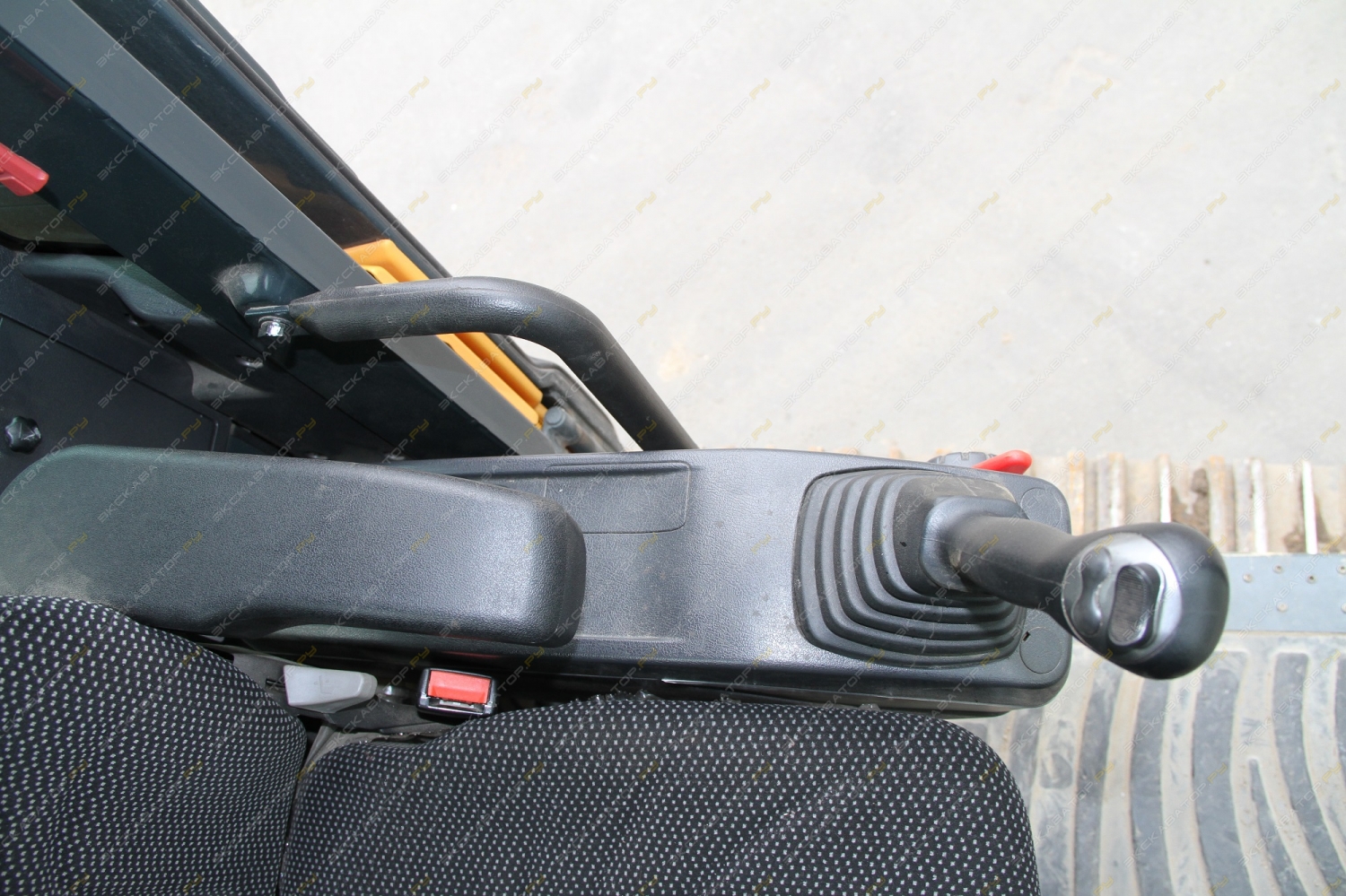 Hyundai ROBEX 220 LC-5 [12]
