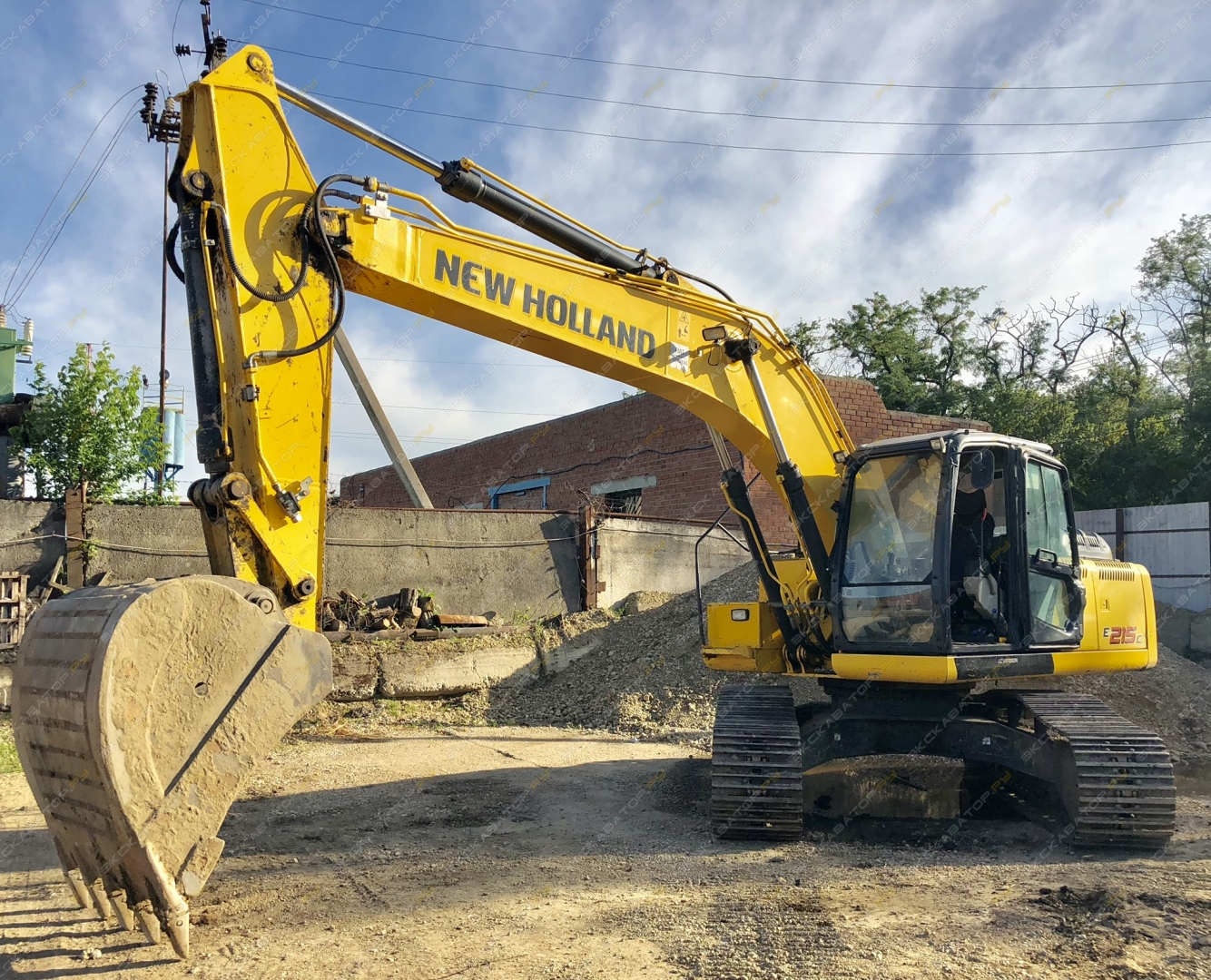 New Holland E215 [2]