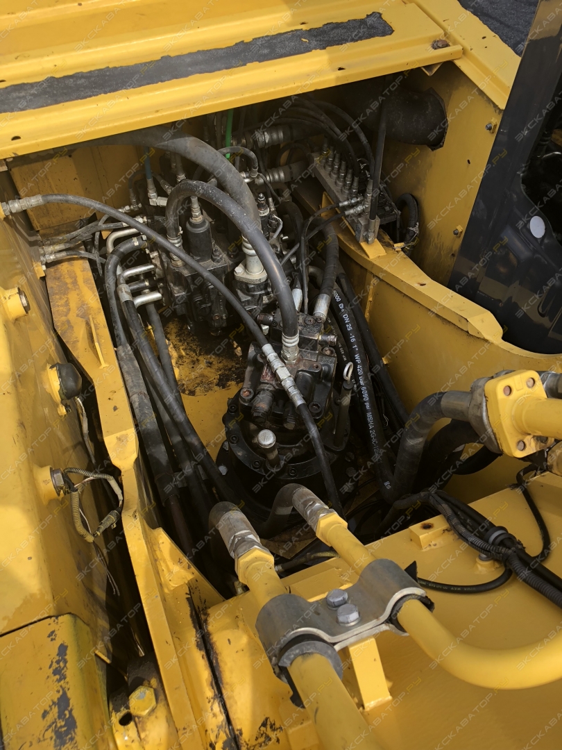 New Holland E215 [6]