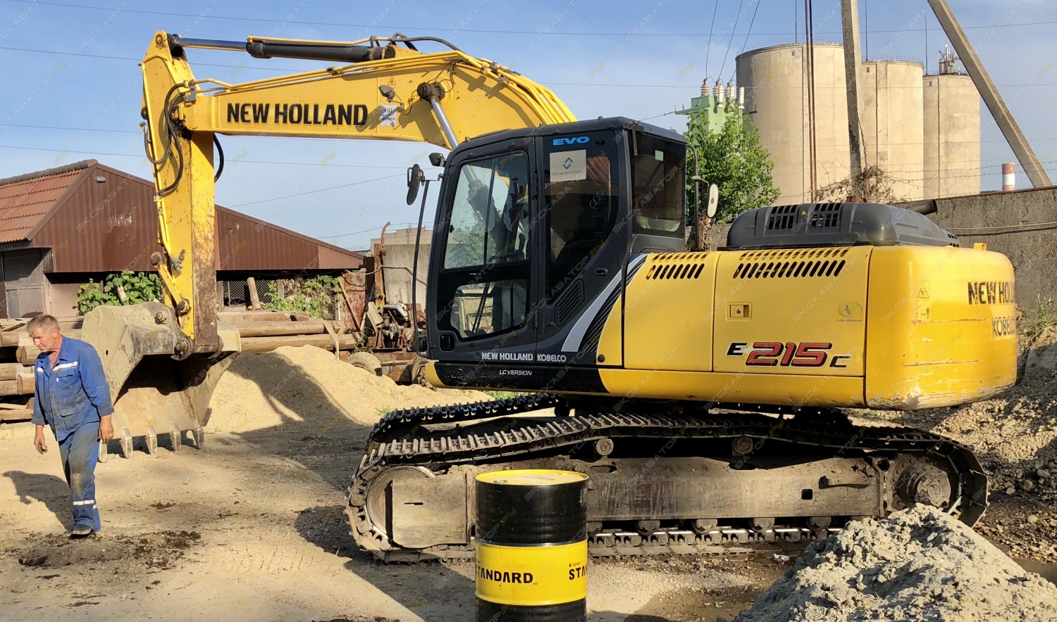 New Holland E215 [3]