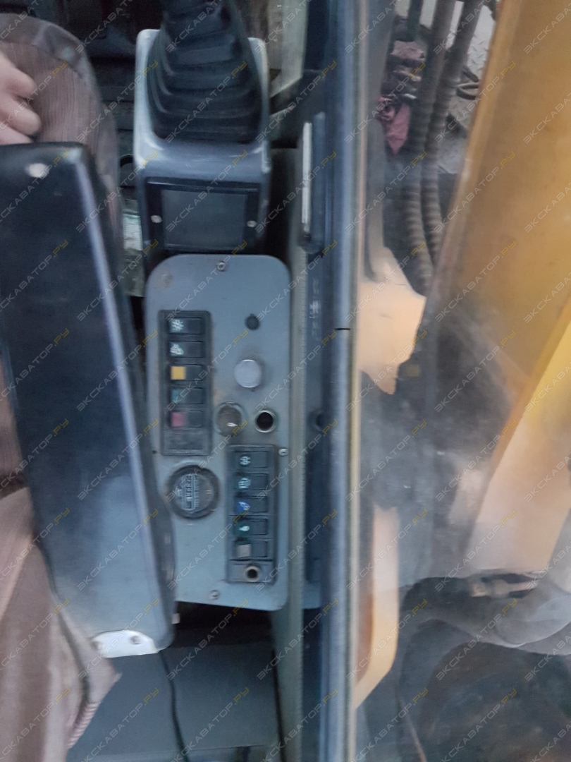 Hyundai R200W-3 [15]