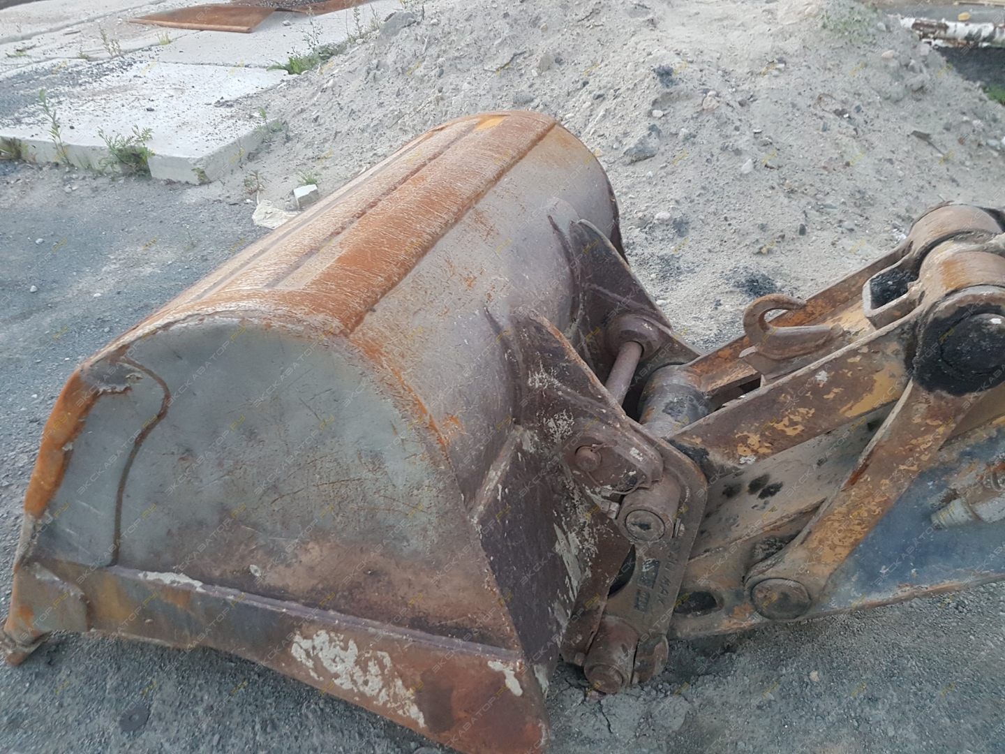 Hyundai R200W-3 [25]