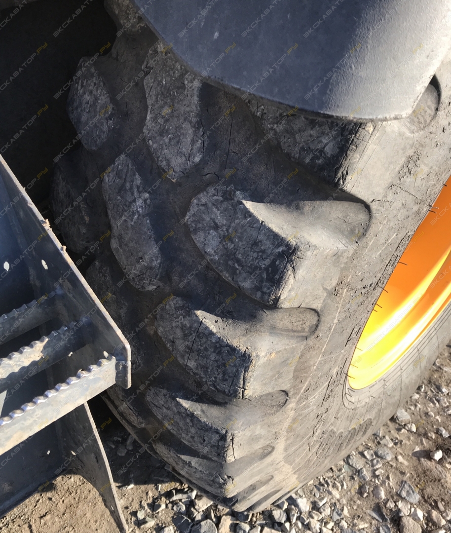 Terex TLB825 [3]