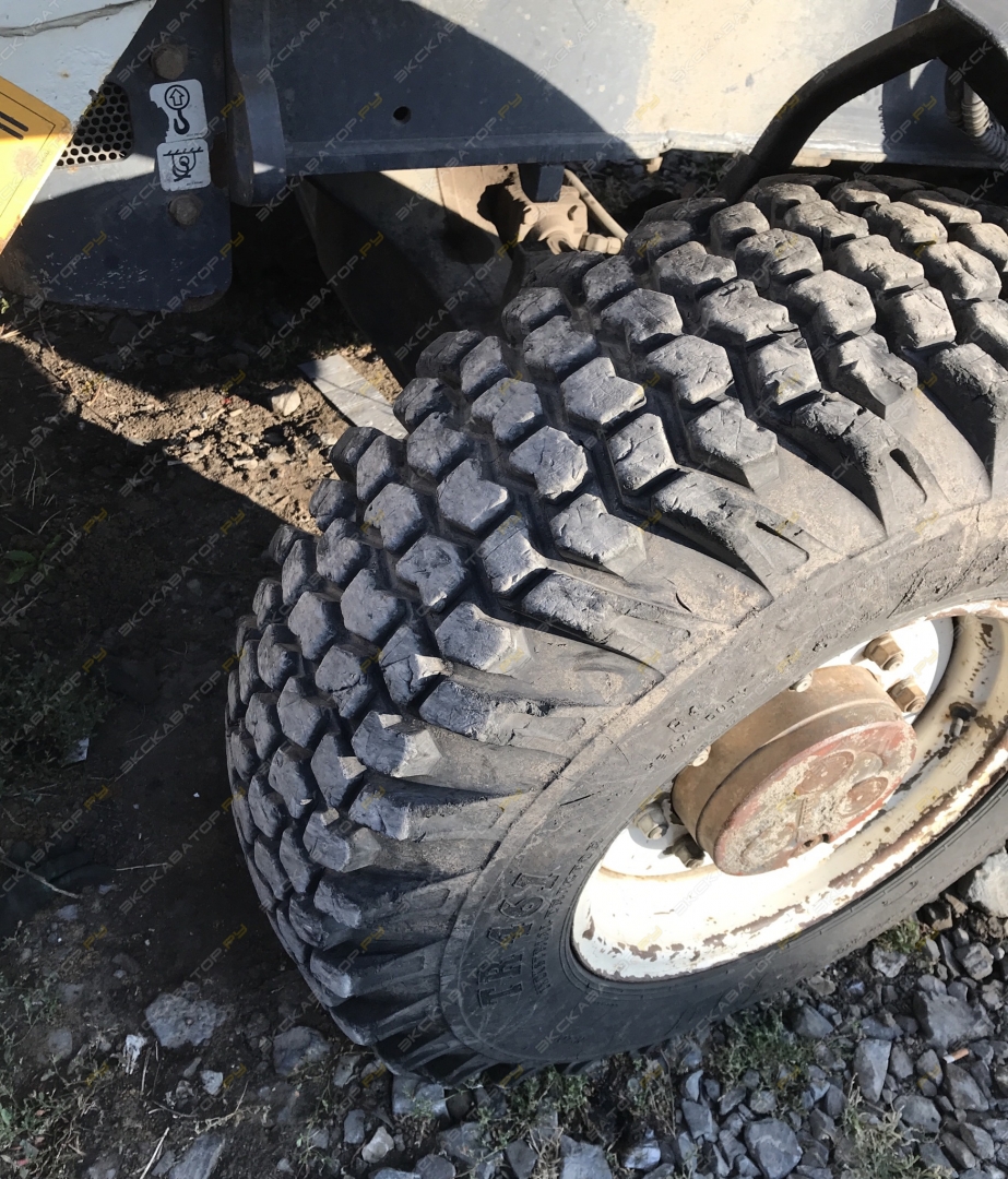 Terex TLB825 [2]