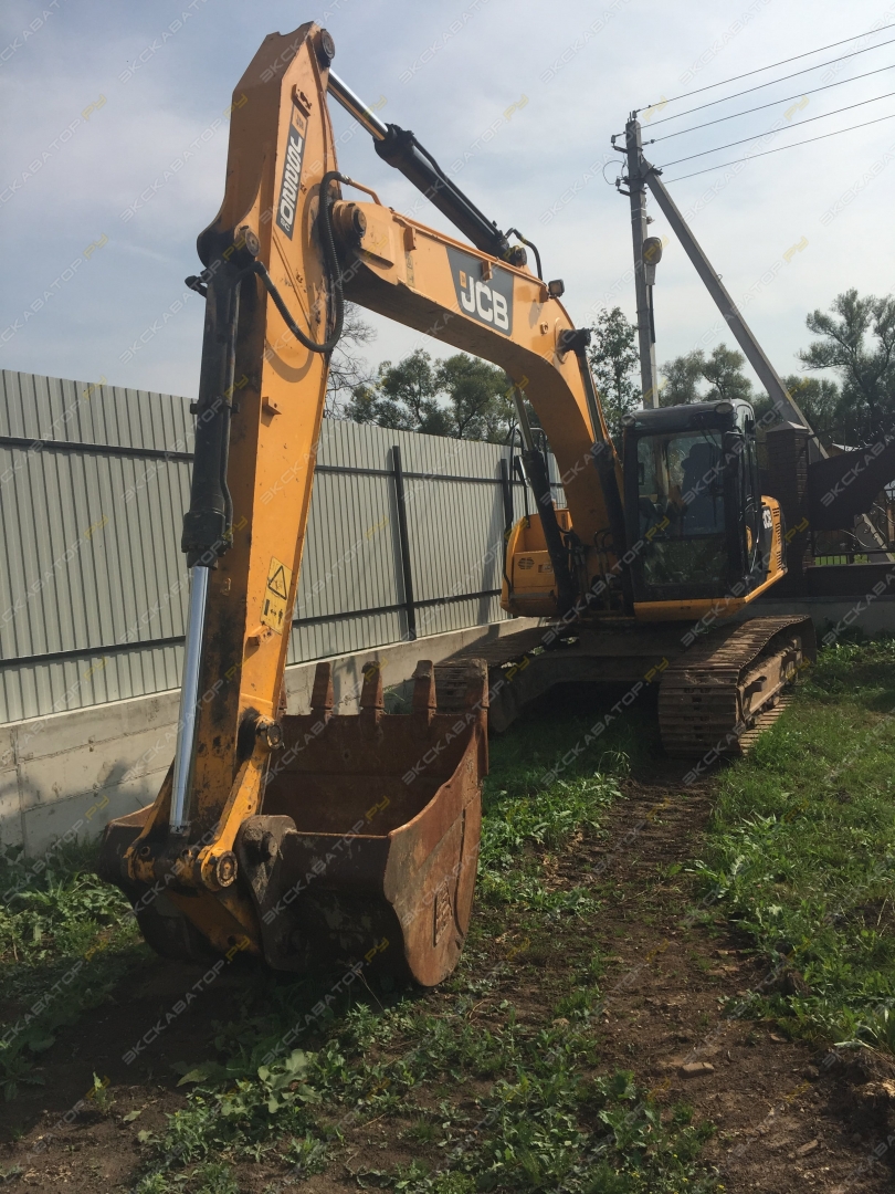 JCB JS 220S [2]