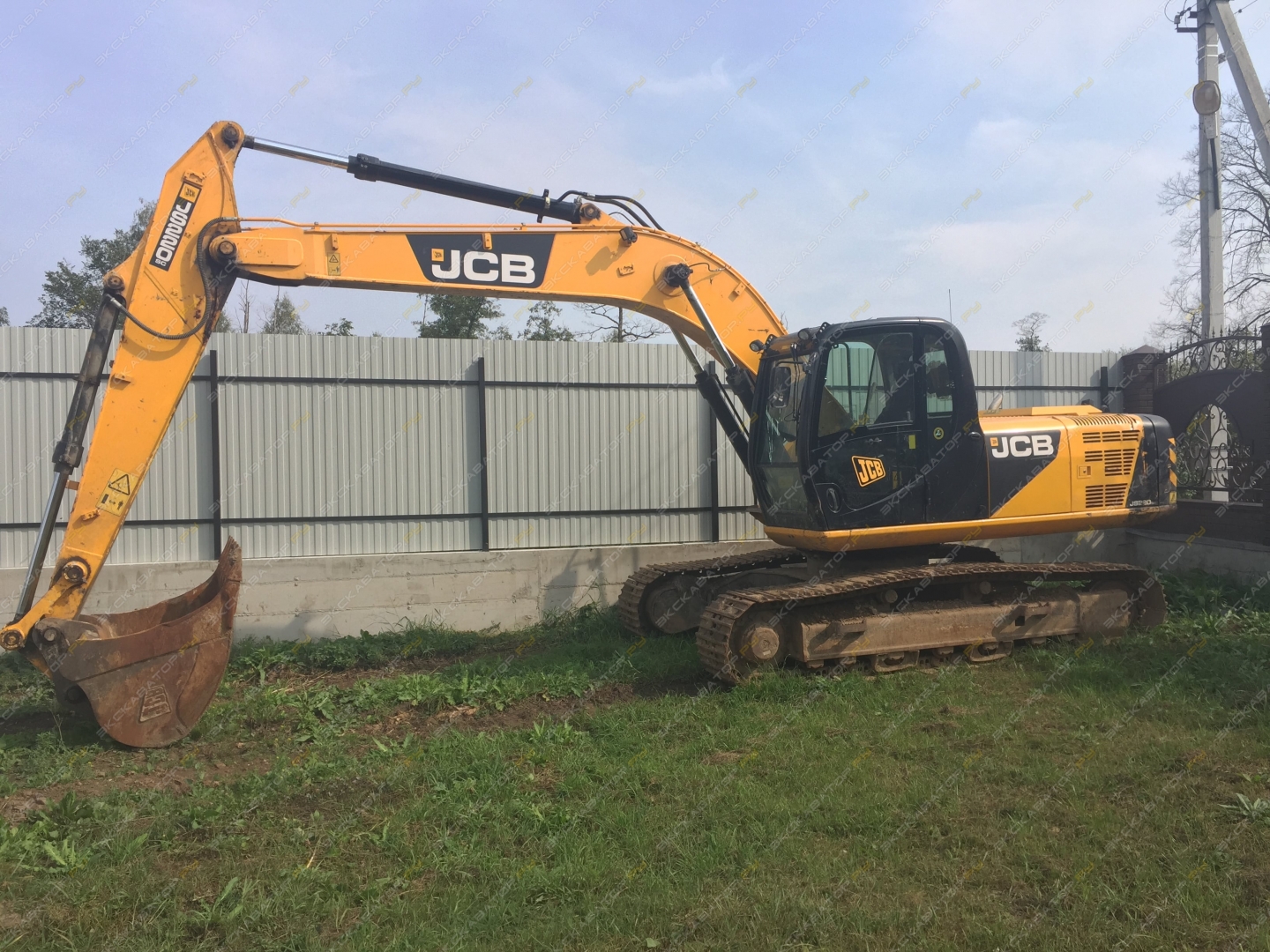 JCB JS 220S [3]