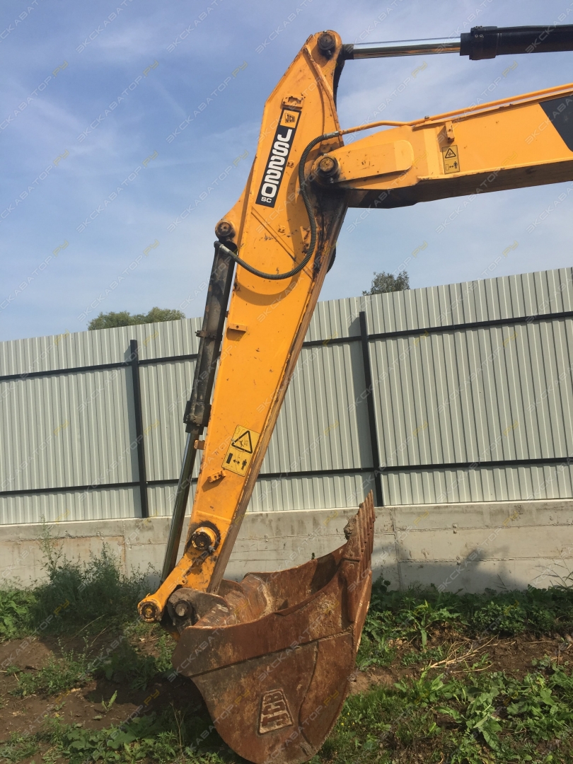 JCB JS 220S [5]