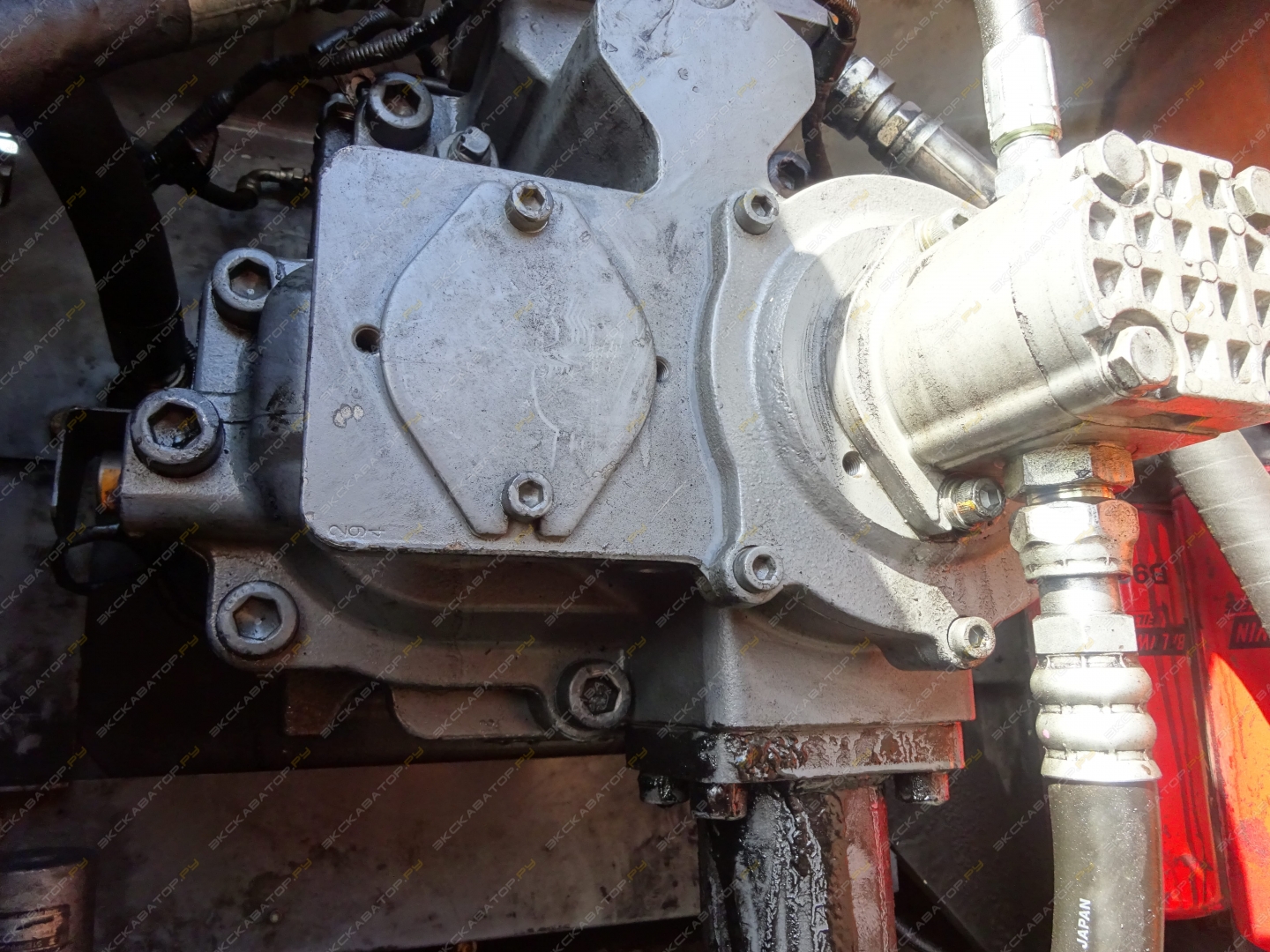 Hitachi ZX470LCH-5G [13]