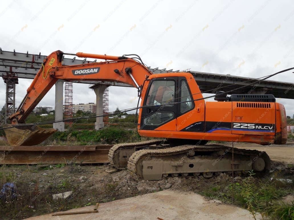 Daewoo SOLAR 225NLCV [9]