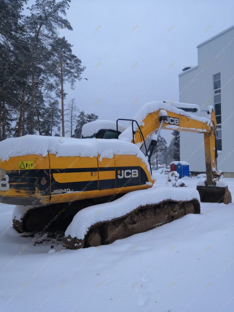 JCB JS 240LC [3]