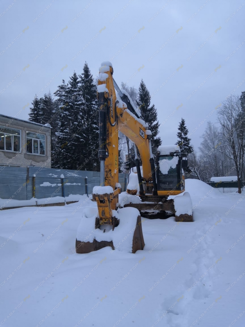 JCB JS 240LC [4]