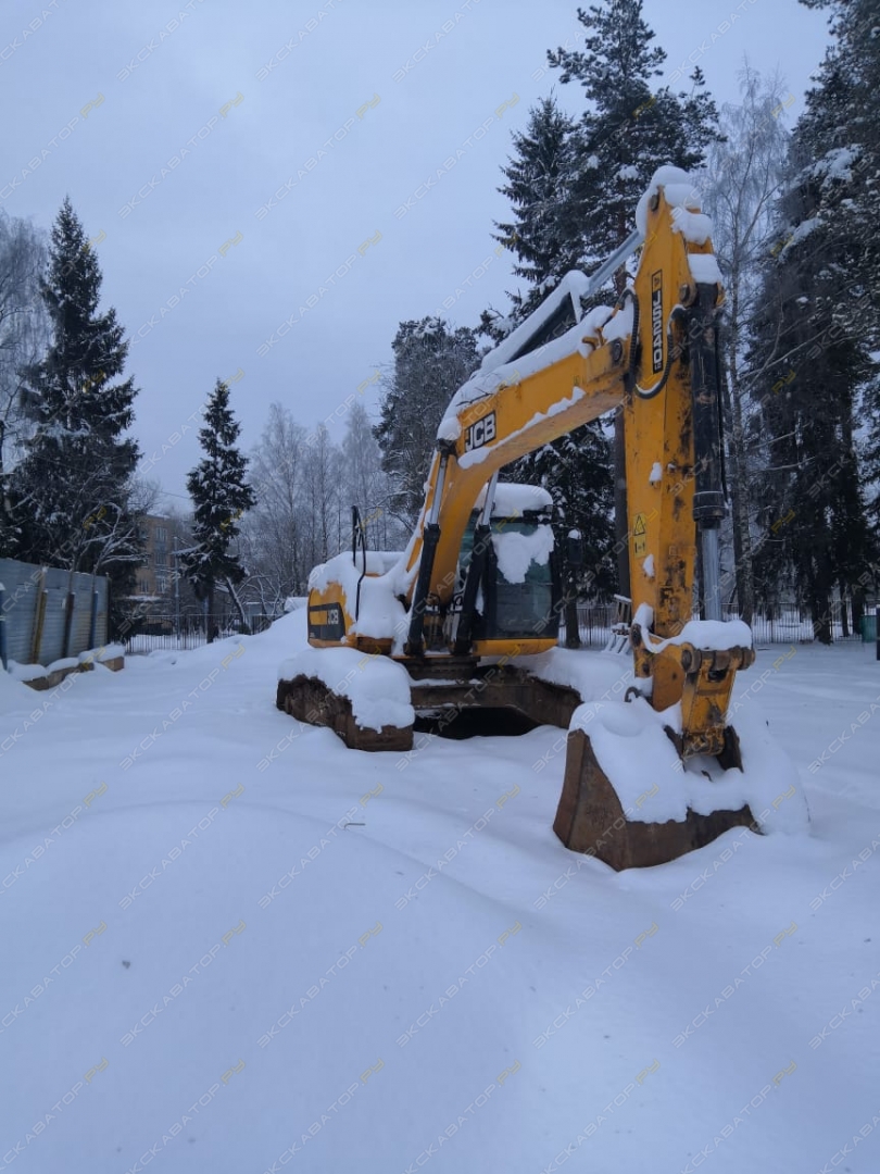 JCB JS 240LC [2]