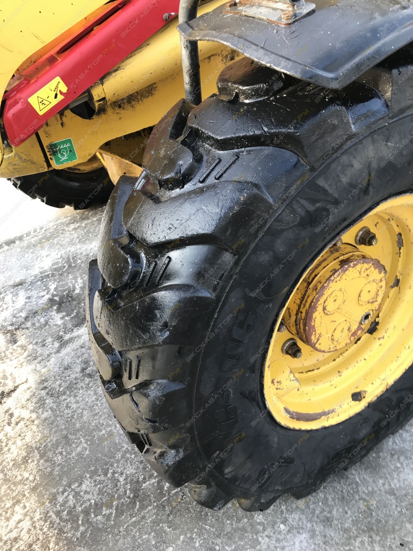 Komatsu WB93R-5 [11]