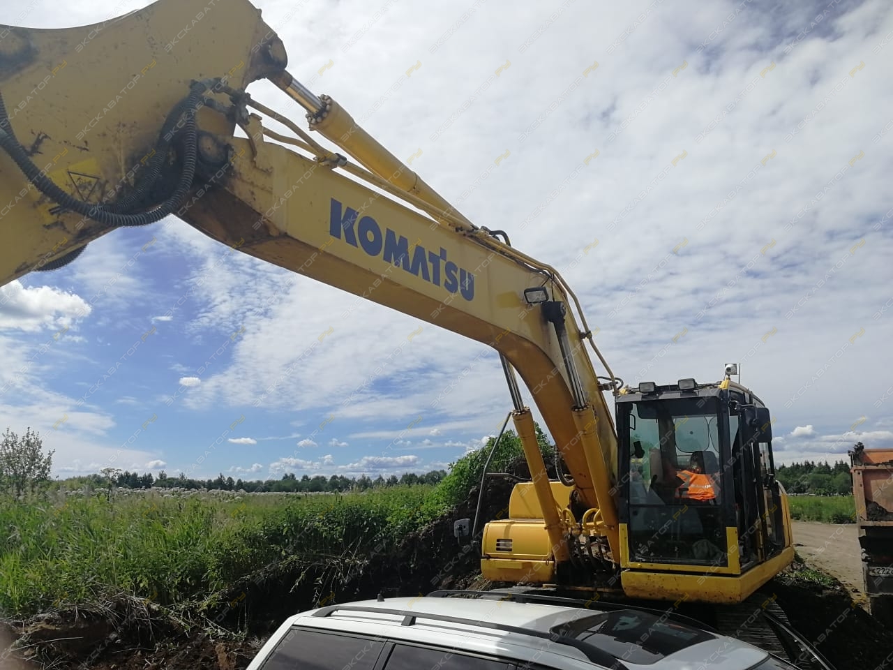 Komatsu PC220 [2]