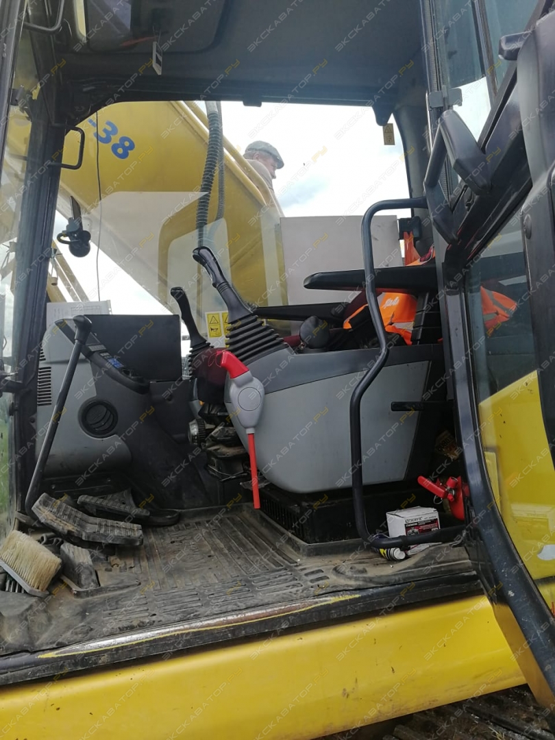 Komatsu PC220 [0]
