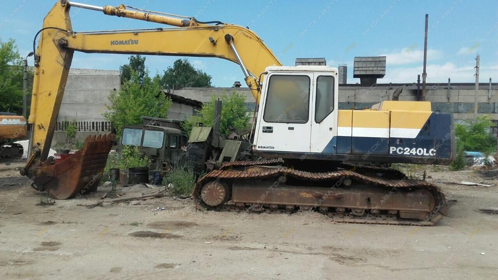 Komatsu PC240 [2]