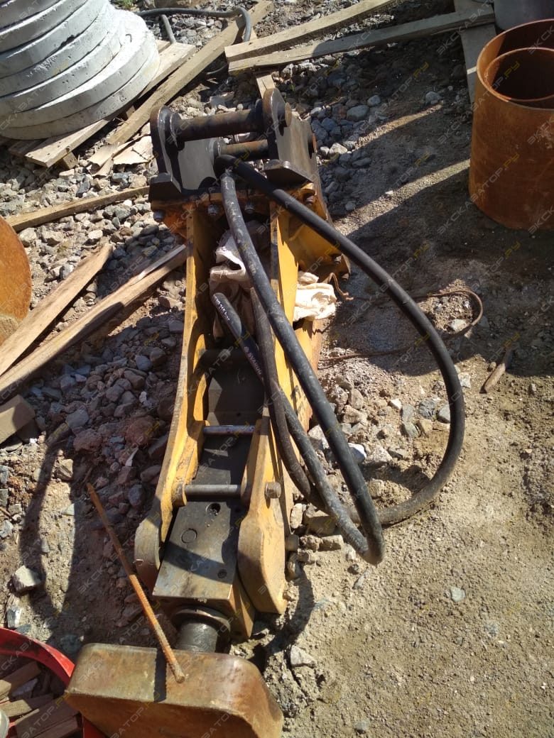 Terex TLB825 [4]