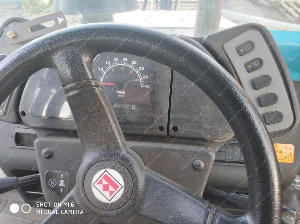 Terex TLB825 [9]