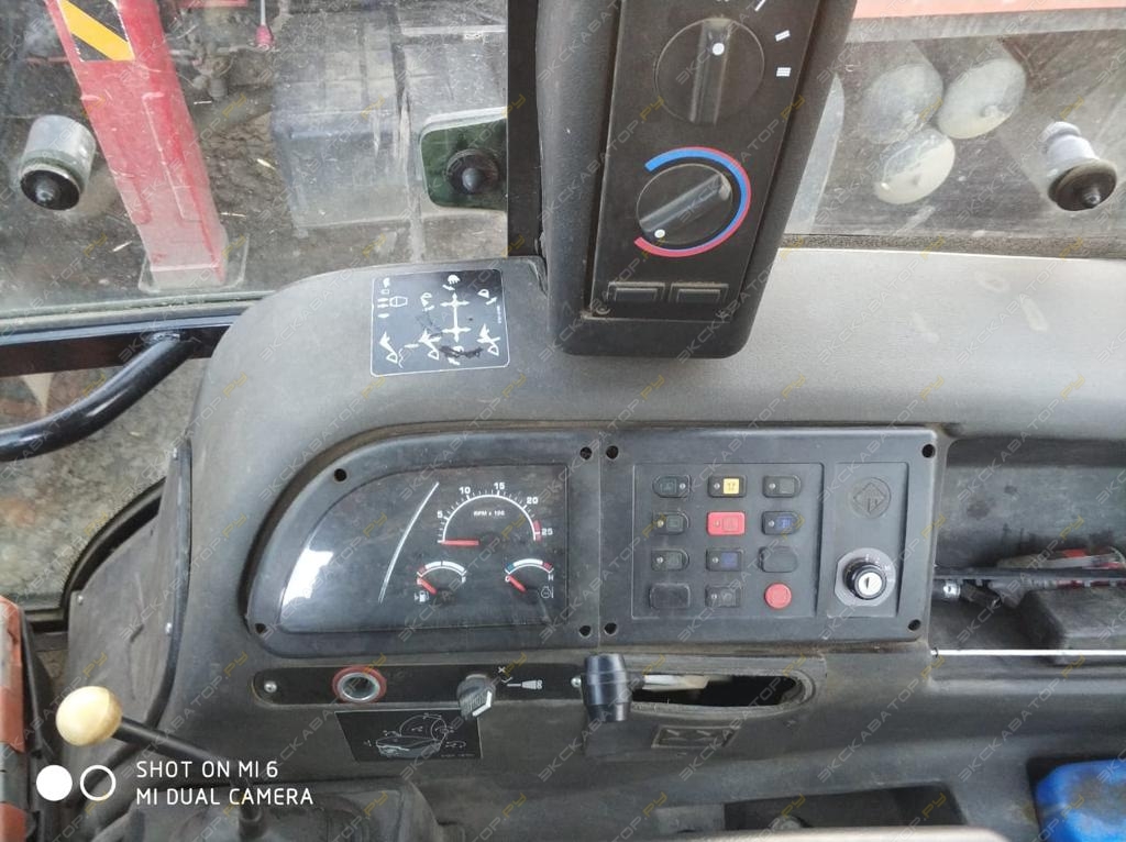 Terex TLB825 [11]