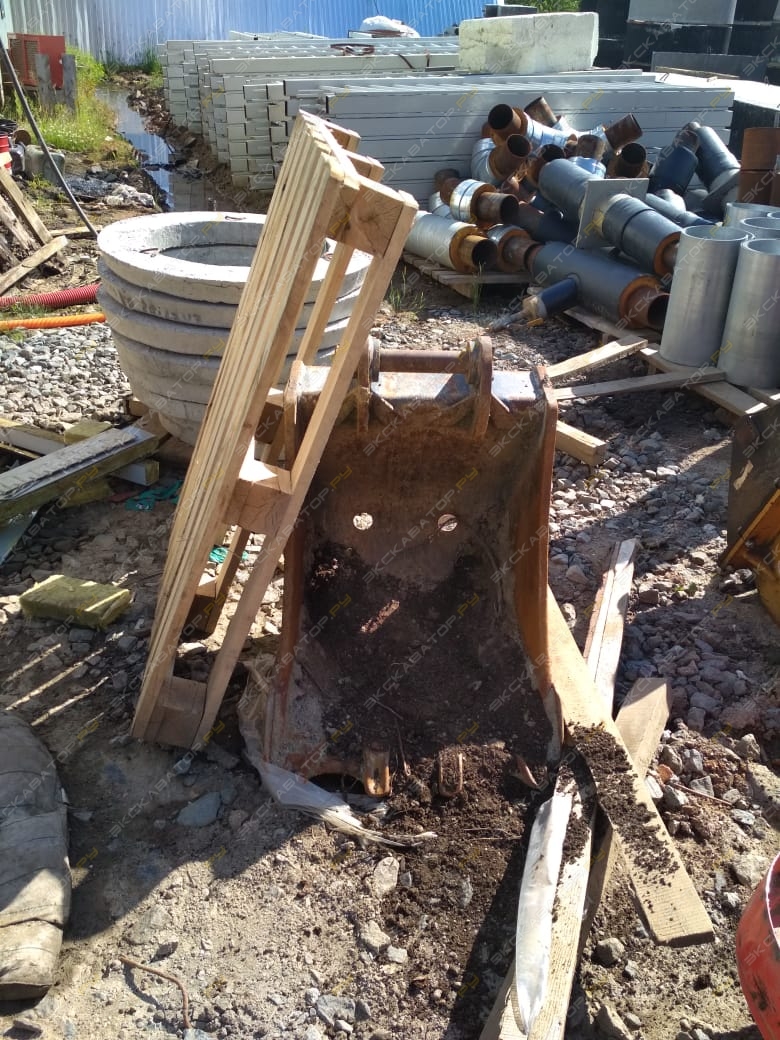 Terex TLB825 [7]