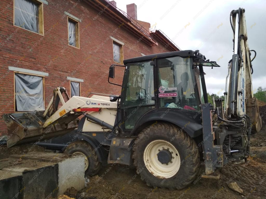 Terex TLB825 [2]