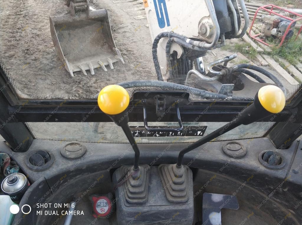 Terex TLB825 [10]