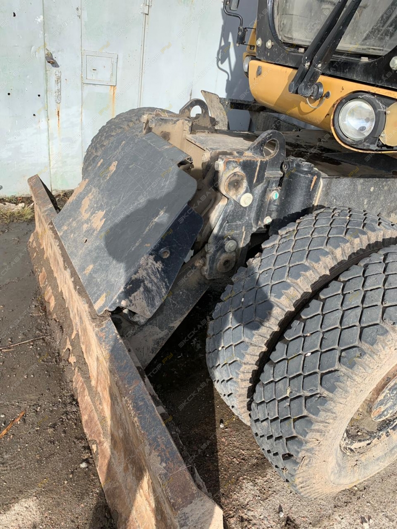 Caterpillar M318D [6]