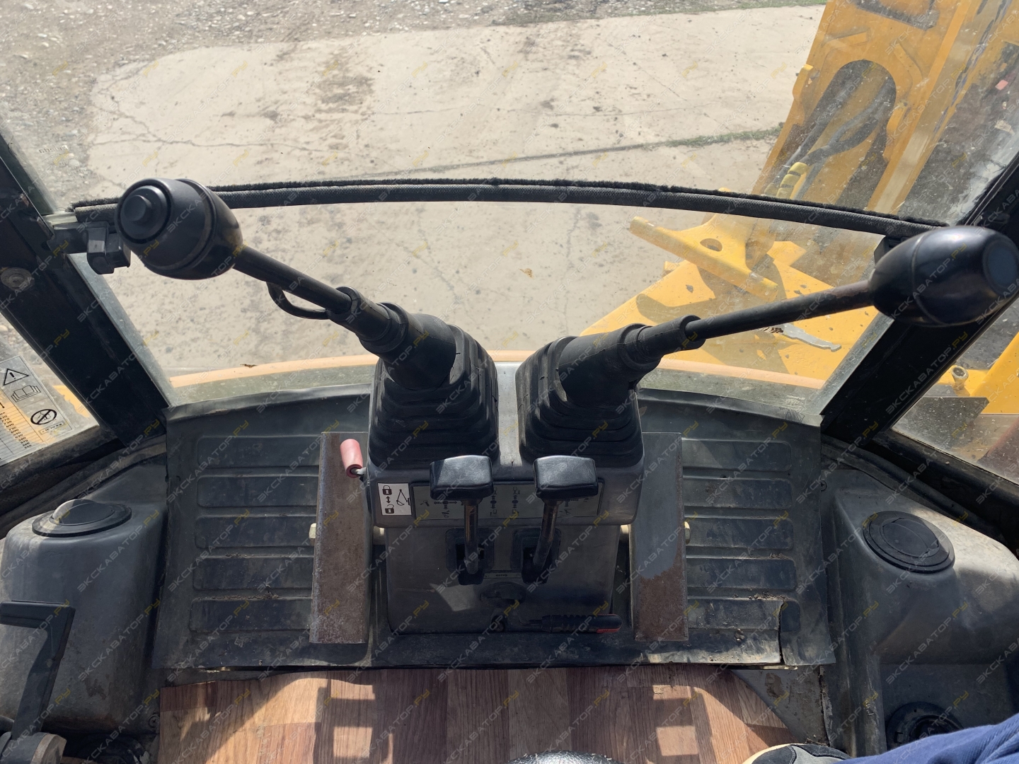Komatsu WB98A-2 [7]