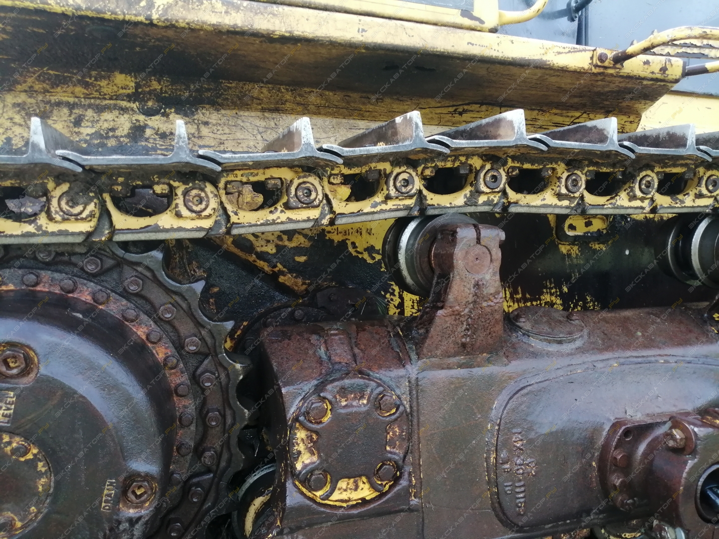 Komatsu D65E-12 [10]