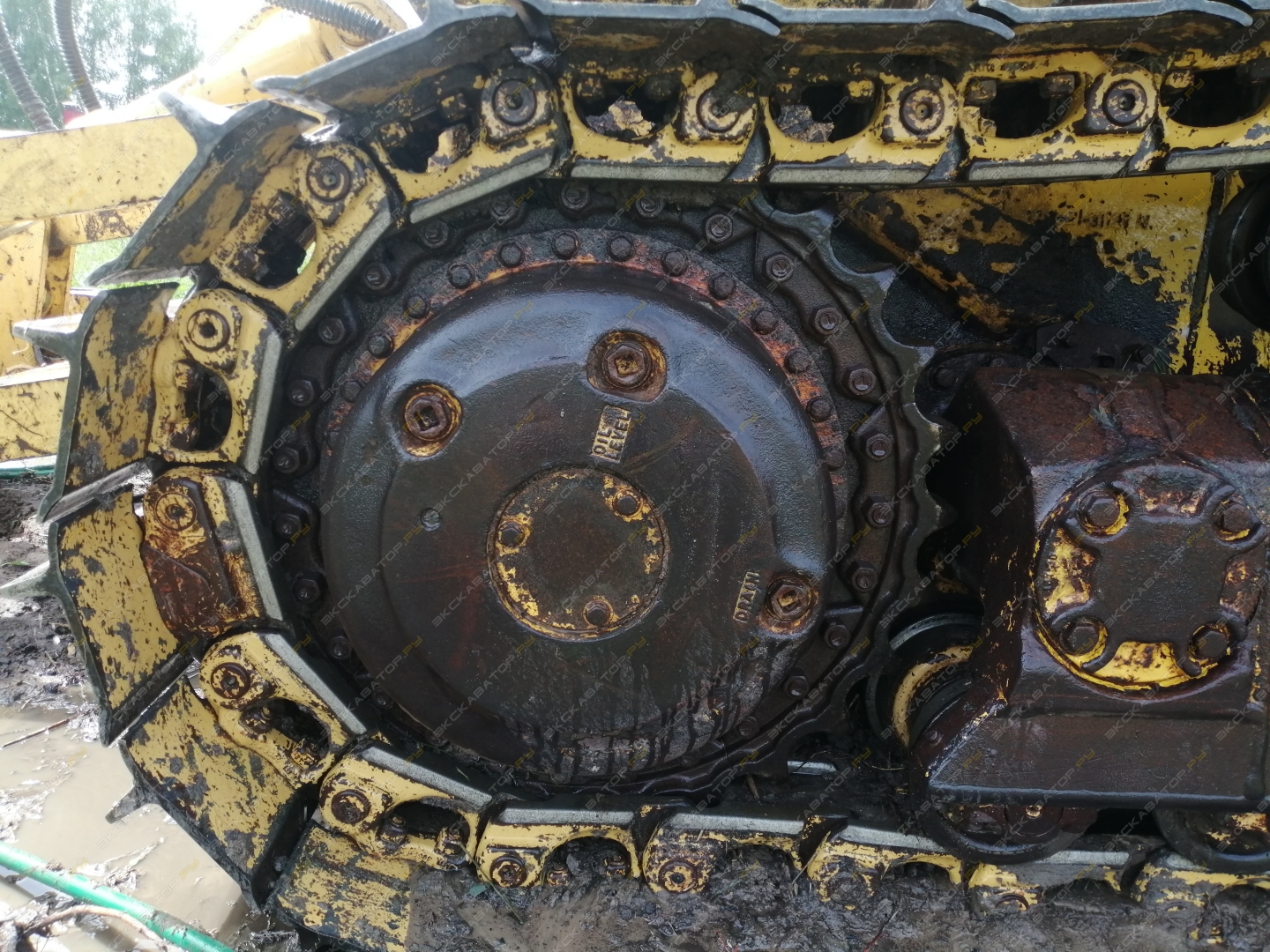 Komatsu D65E-12 [9]