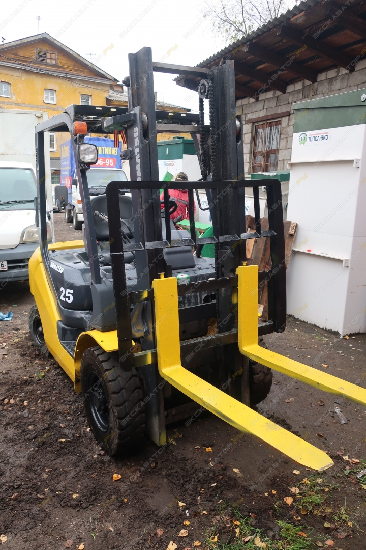 Komatsu FD25T-17 [1]
