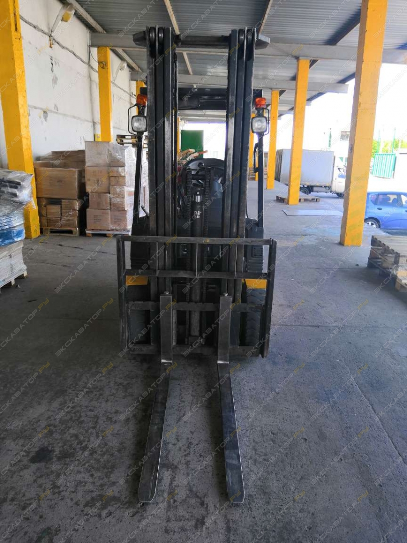 Komatsu FG18T-20 [1]