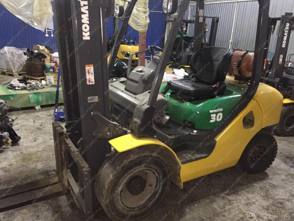 Komatsu FG30T-16 [2]