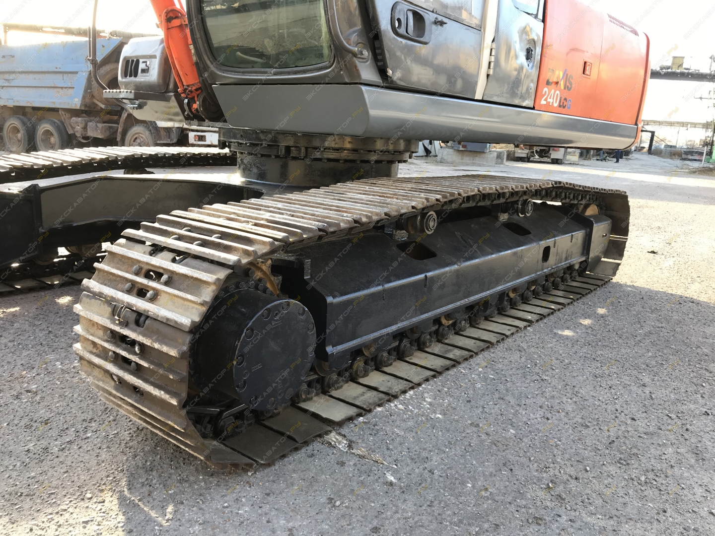 ZX240LC-3G [2]