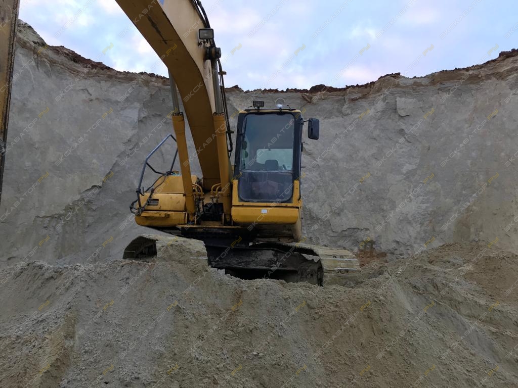 Komatsu PC200 [7]