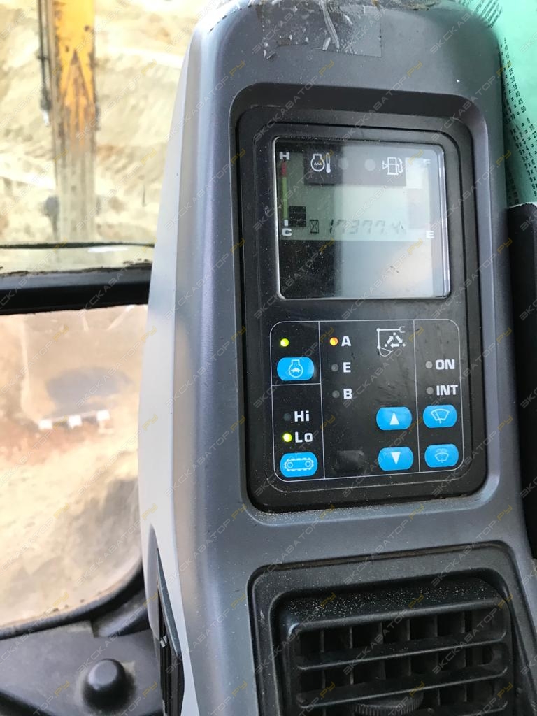 Komatsu PC200 [8]