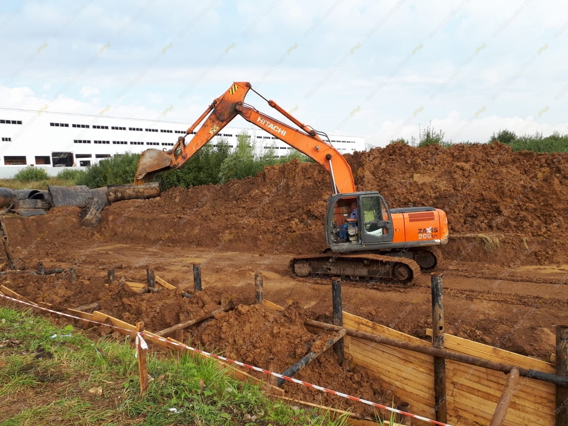 Hitachi ZAXIS 200LC [1]