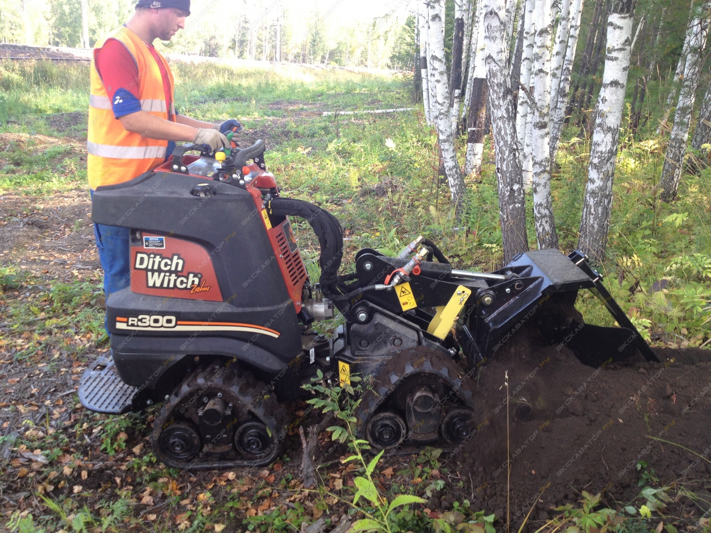 Ditch Witch R300 2WD [1]