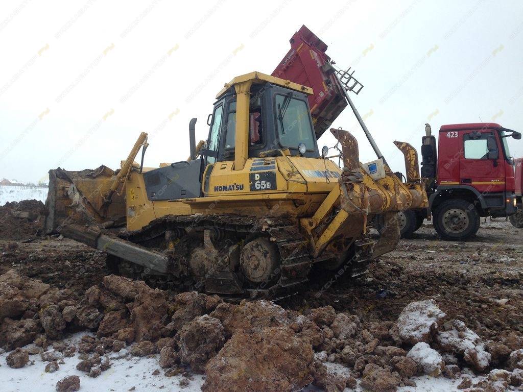 Komatsu D65E-12E [1]