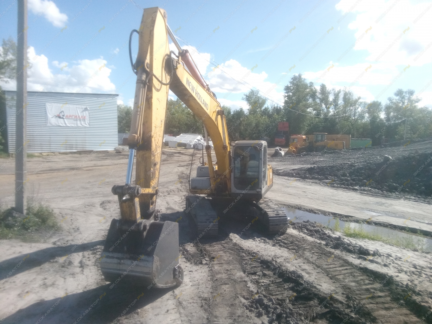 New Holland E215 [0]