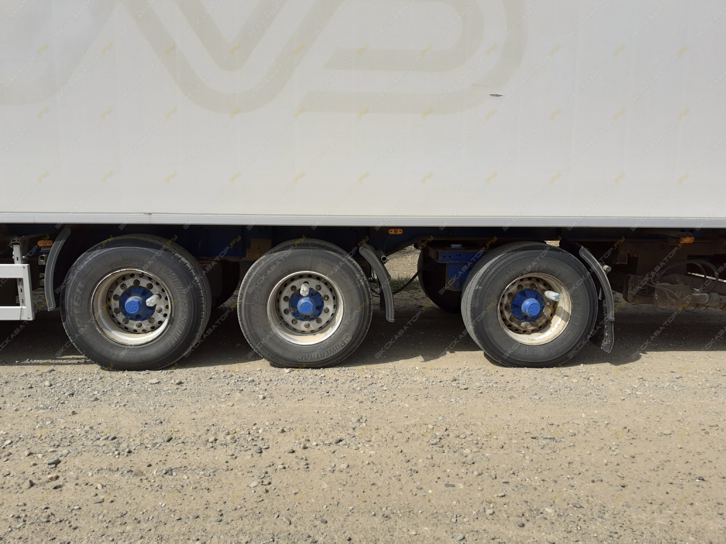 Volvo VNL [13]