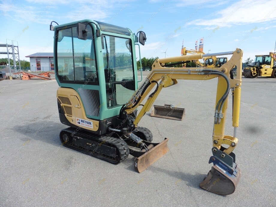 Yanmar B37-2 [1]