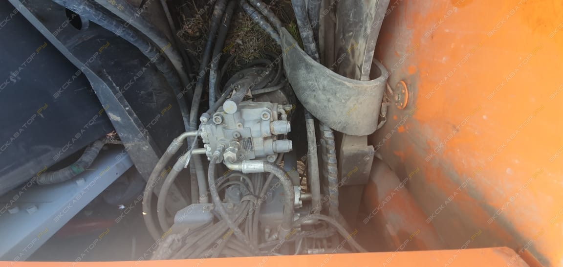 Hitachi ZAXIS 200 [6]